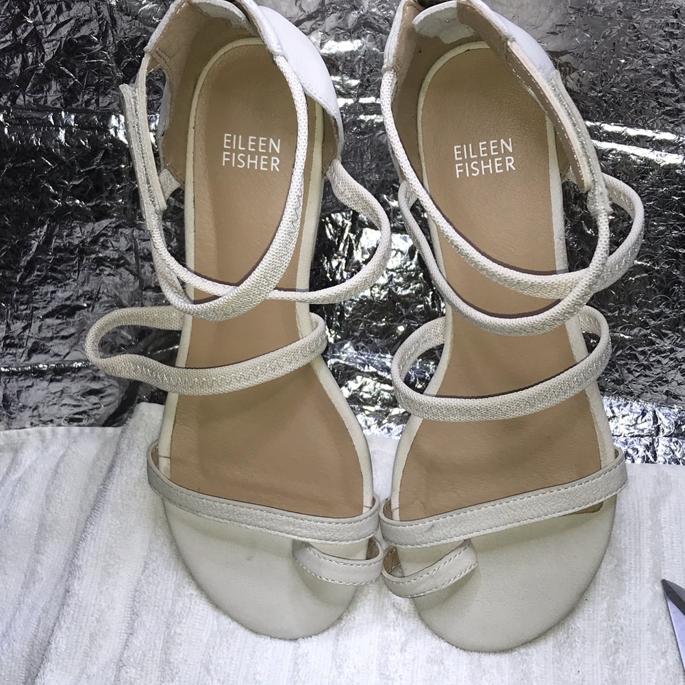 Eileen Fisher Cream Strappy Toe-Loop Sandals